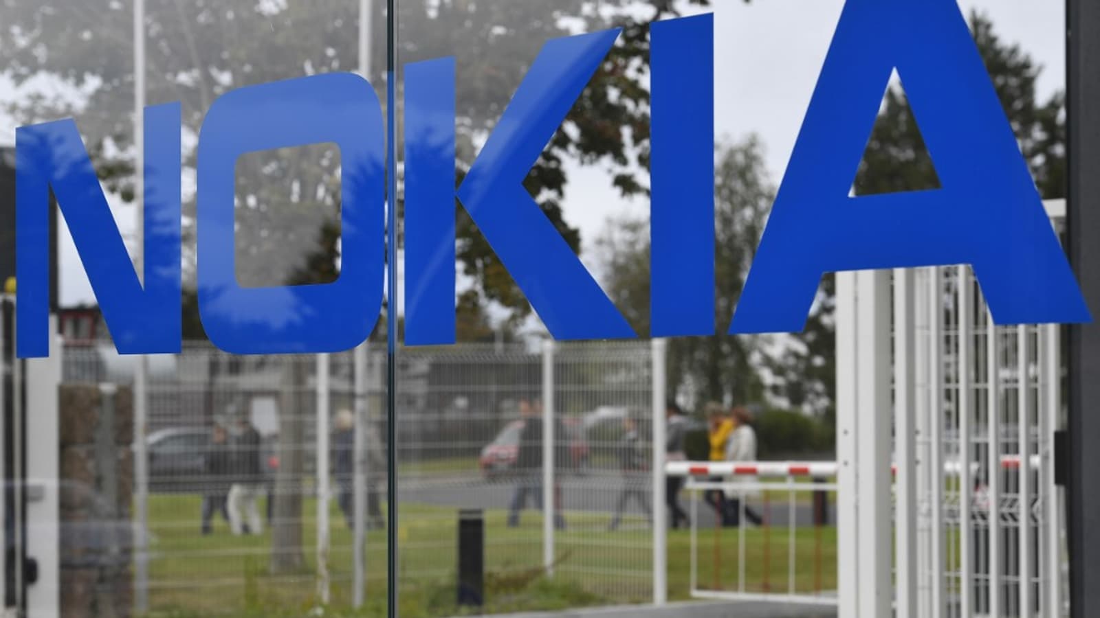 france finland economy telecom cuts nokia